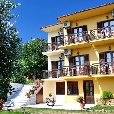 בית הארחה Sotiria קואינירה