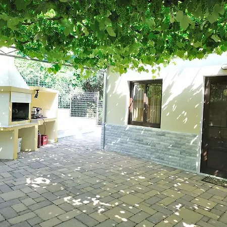 בית הארחה Sotiria